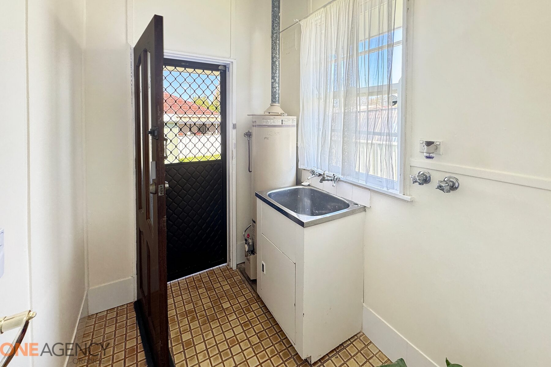 Property: 8 Glenroi Avenue, ORANGE, NSW, 2800 photo-9